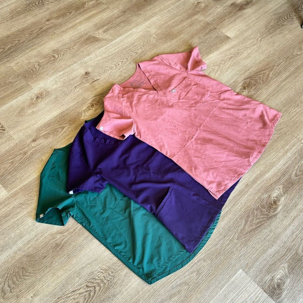 LOT of 3 FIGS scrub tops - Picture 9 of 9